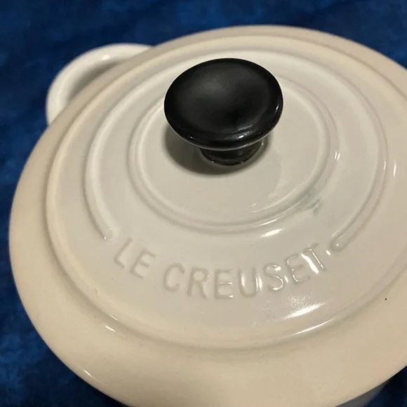 Le Creuset Mini Round Cocotte 8oz - Brand New - Picture 2 of 3